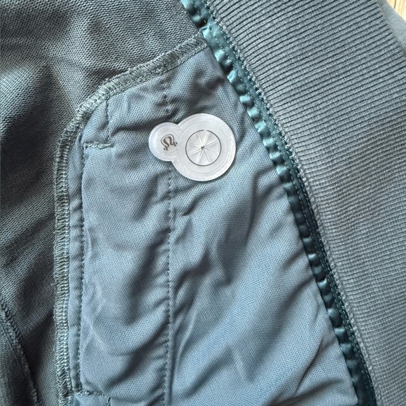 Lululemon Slalon Quilted Sleeve Patch Jacket in Green Gray - Picture 11 of 12